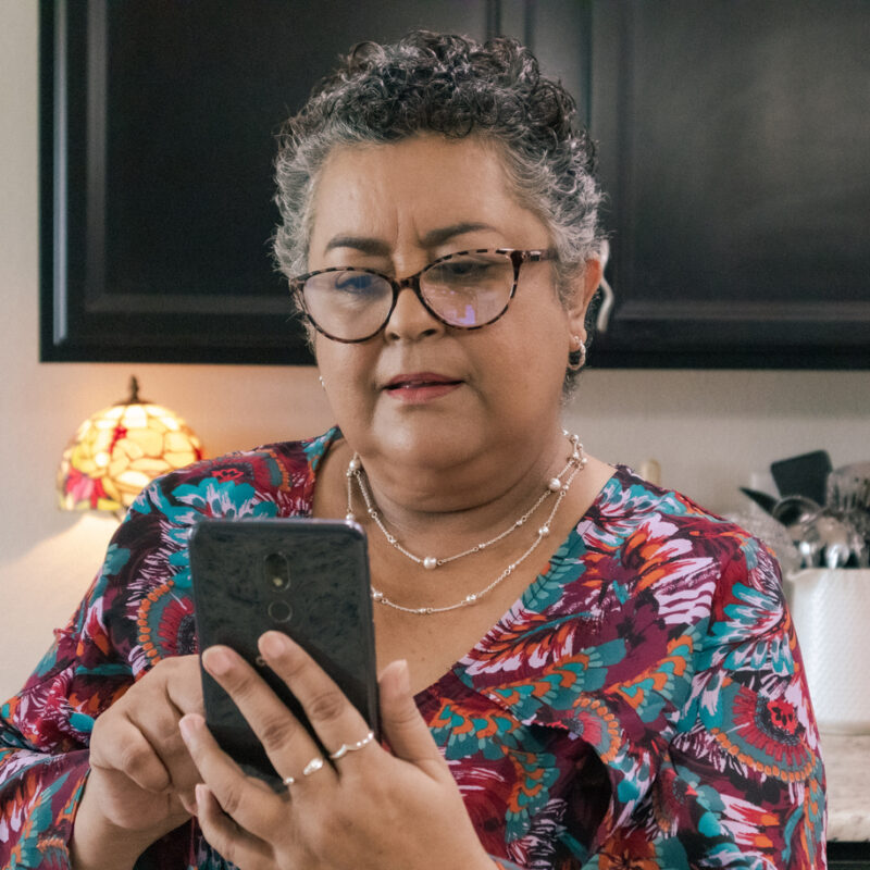 Latina woman managing diabetes through personalized AI-powered health platform